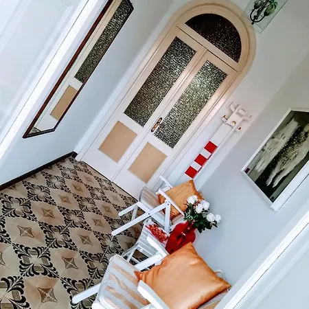 Anna House Fronte Mare 2 *