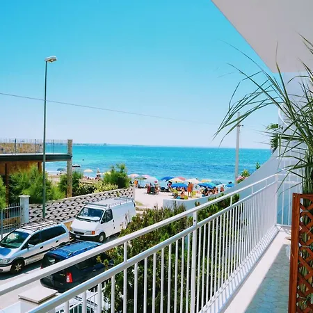 Anna House Fronte Mare 2 *